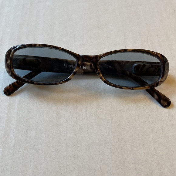 Reader Sunglasses. 1.5 Strength - Picture 6 of 7